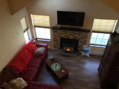 108 Sparrow Loop, Bushkill, PA 18324 photo 16