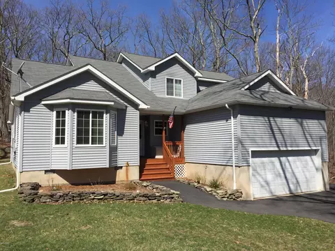 108 Sparrow Loop, Bushkill, PA 18324 photo 32