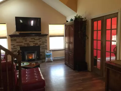 108 Sparrow Loop, Bushkill, PA 18324 photo 15
