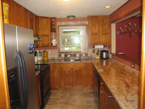 150 Edgewater Dr, Dingmans Ferry, PA 18328 photo 9