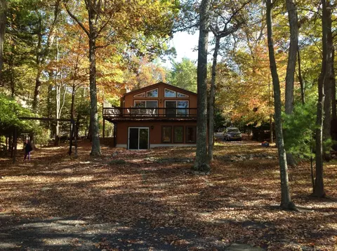 150 Edgewater Dr, Dingmans Ferry, PA 18328 photo 4