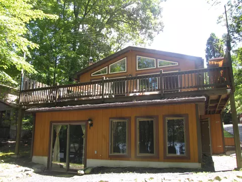150 Edgewater Dr, Dingmans Ferry, PA 18328 photo 2