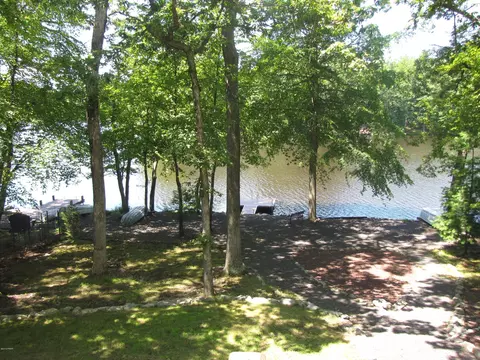 150 Edgewater Dr, Dingmans Ferry, PA 18328 photo 5