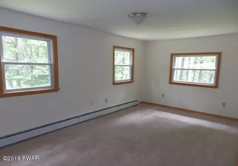 111 Brookside Dr, Dingmans Ferry, PA 18328 photo 5