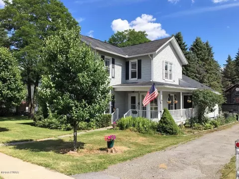376 Jackson St, Thompson, PA 18465 photo 2
