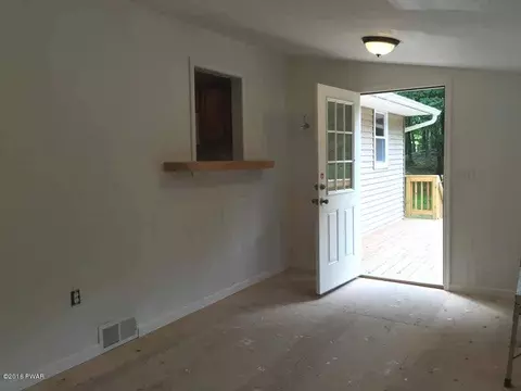136 Doolan Rd, Dingmans Ferry, PA 18328 photo 5