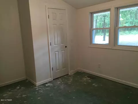 136 Doolan Rd, Dingmans Ferry, PA 18328 photo 9