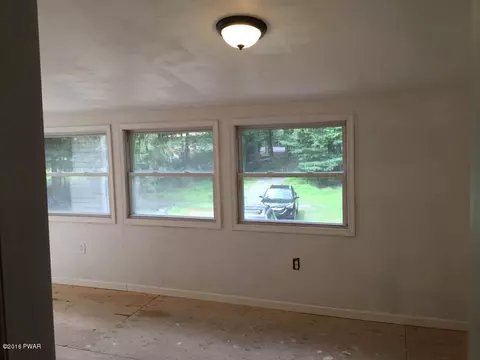 136 Doolan Rd, Dingmans Ferry, PA 18328 photo 6