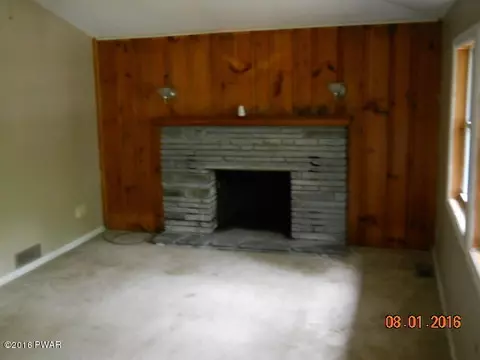 134 E Shore Dr, Dingmans Ferry, PA 18328 photo 3