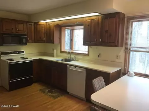 131 Fairview Dr, Dingmans Ferry, PA 18328 photo 6