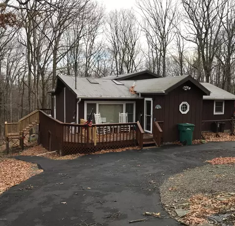 131 Fairview Dr, Dingmans Ferry, PA 18328 photo 1