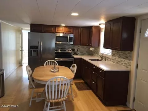 134 Outer Dr, Dingmans Ferry, PA 18328 photo 4