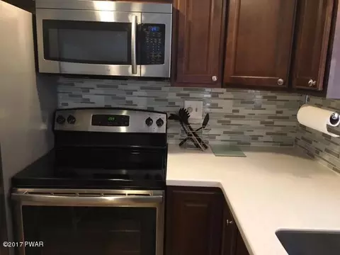 134 Outer Dr, Dingmans Ferry, PA 18328 photo 5