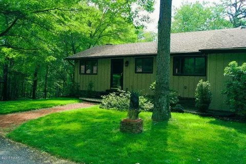 113 Windwards Ln, Dingmans Ferry, PA 18328 photo 47