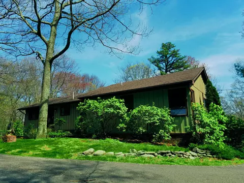 113 Windwards Ln, Dingmans Ferry, PA 18328 photo 1