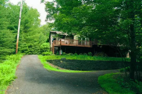 113 Windwards Ln, Dingmans Ferry, PA 18328 photo 3