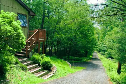 113 Windwards Ln, Dingmans Ferry, PA 18328 photo 49