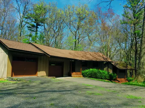 113 Windwards Ln, Dingmans Ferry, PA 18328 photo 43