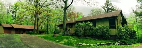 113 Windwards Ln, Dingmans Ferry, PA 18328 photo 2