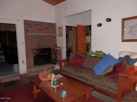 142 Swallow Ct, Bushkill, PA 18324 photo 4