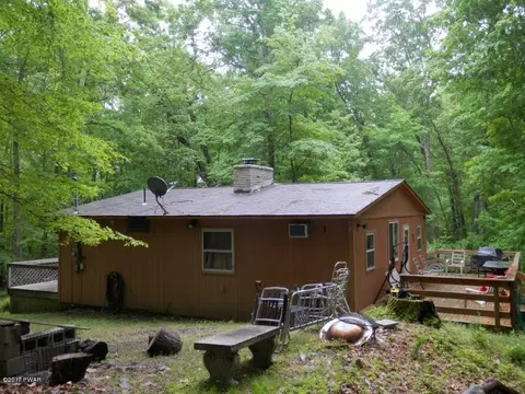 142 Swallow Ct, Bushkill, PA 18324 photo 2