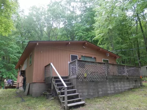 142 Swallow Ct, Bushkill, PA 18324 photo 1