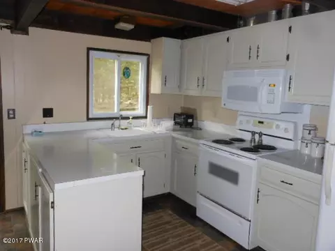 237 Skyline Dr, Dingmans Ferry, PA 18328 photo 5