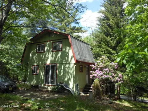237 Skyline Dr, Dingmans Ferry, PA 18328 photo 4
