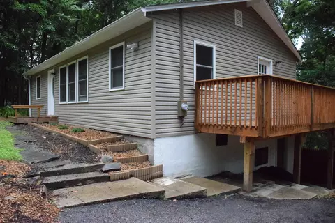 178 Outer Dr, Dingmans Ferry, PA 18328 photo 3