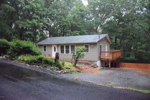 178 Outer Dr, Dingmans Ferry, PA 18328 photo 5