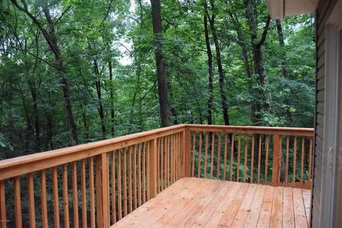 178 Outer Dr, Dingmans Ferry, PA 18328 photo 8