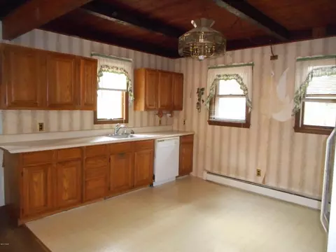 129 Fox Rd, Dingmans Ferry, PA 18328 photo 2
