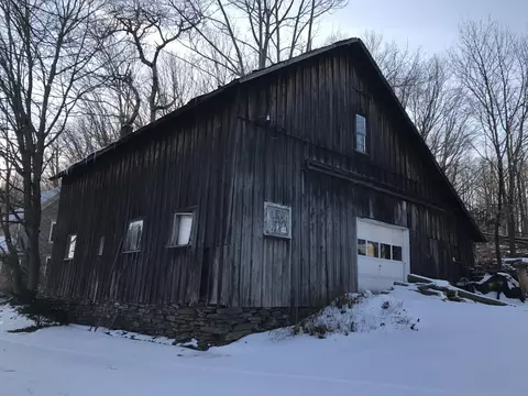 585 Sterling Rd, Newfoundland, PA 18445 photo 5