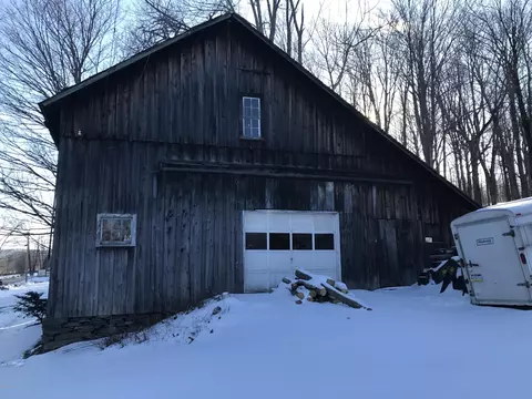 585 Sterling Rd, Newfoundland, PA 18445 photo 4