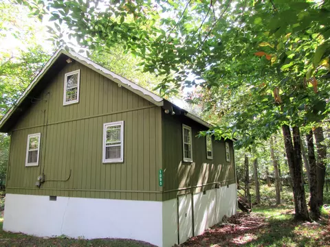 1095 Westside Dr, Newfoundland, PA 18445 photo 3