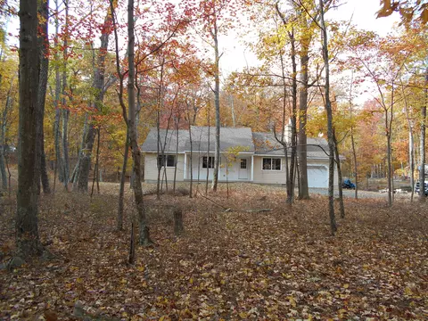 160 Sparrow Loop Rd, Bushkill, PA 18324 photo 2