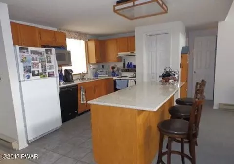 205 Mountain Lake Dr, Dingmans Ferry, PA 18328 photo 3