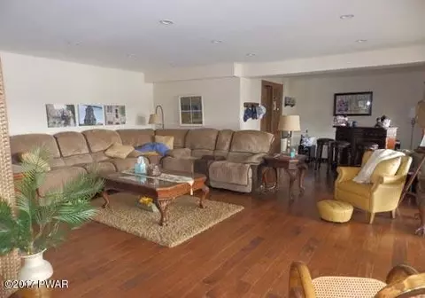 205 Mountain Lake Dr, Dingmans Ferry, PA 18328 photo 18