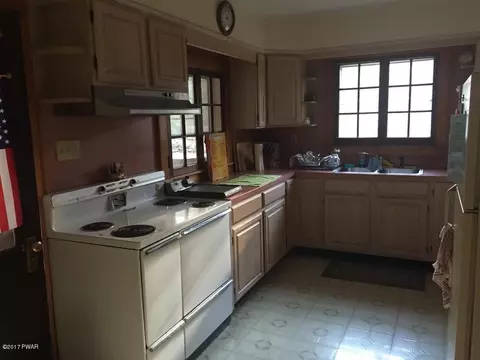 219 Dorys Rd, Dingmans Ferry, PA 18328 photo 12