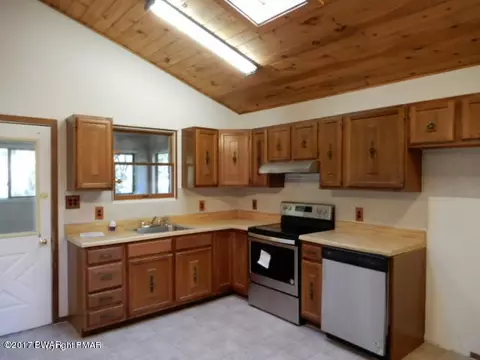 1004 E Deer Run, Bushkill, PA 18324 photo 6