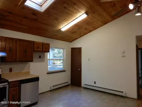 1004 E Deer Run, Bushkill, PA 18324 photo 5