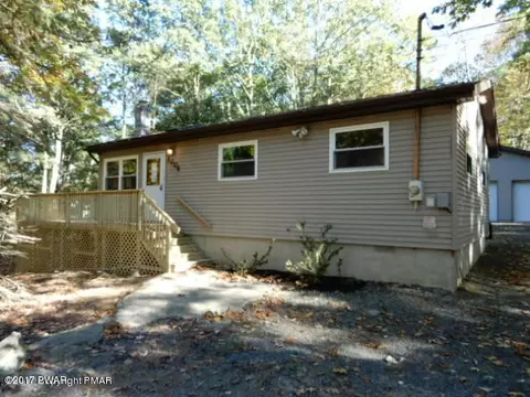 1004 E Deer Run, Bushkill, PA 18324 photo 1