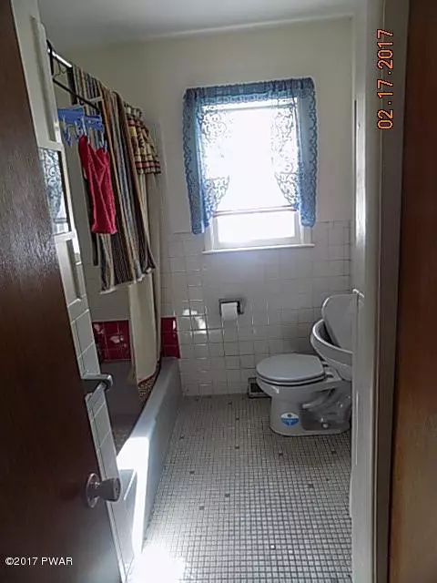 136 Beech Rd, Dingmans Ferry, PA 18328 photo 10