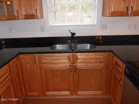 122 Ledgeway Dr, Dingmans Ferry, PA 18328 photo 3