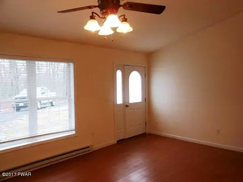 122 Ledgeway Dr, Dingmans Ferry, PA 18328 photo 8