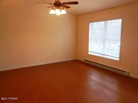 122 Ledgeway Dr, Dingmans Ferry, PA 18328 photo 9