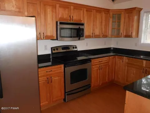 122 Ledgeway Dr, Dingmans Ferry, PA 18328 photo 5