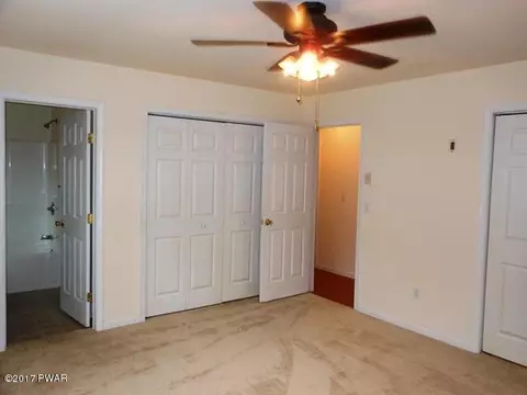 122 Ledgeway Dr, Dingmans Ferry, PA 18328 photo 13