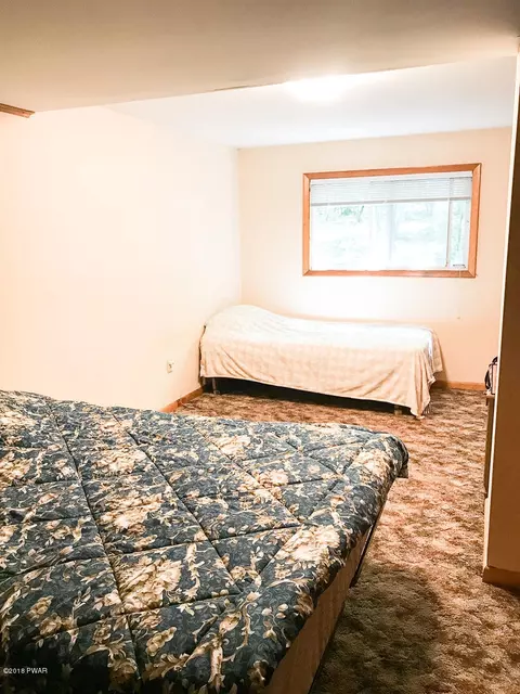 136 E Shore Dr, Dingmans Ferry, PA 18328 photo 16