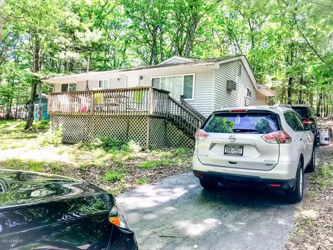 136 E Shore Dr, Dingmans Ferry, PA 18328 photo 2